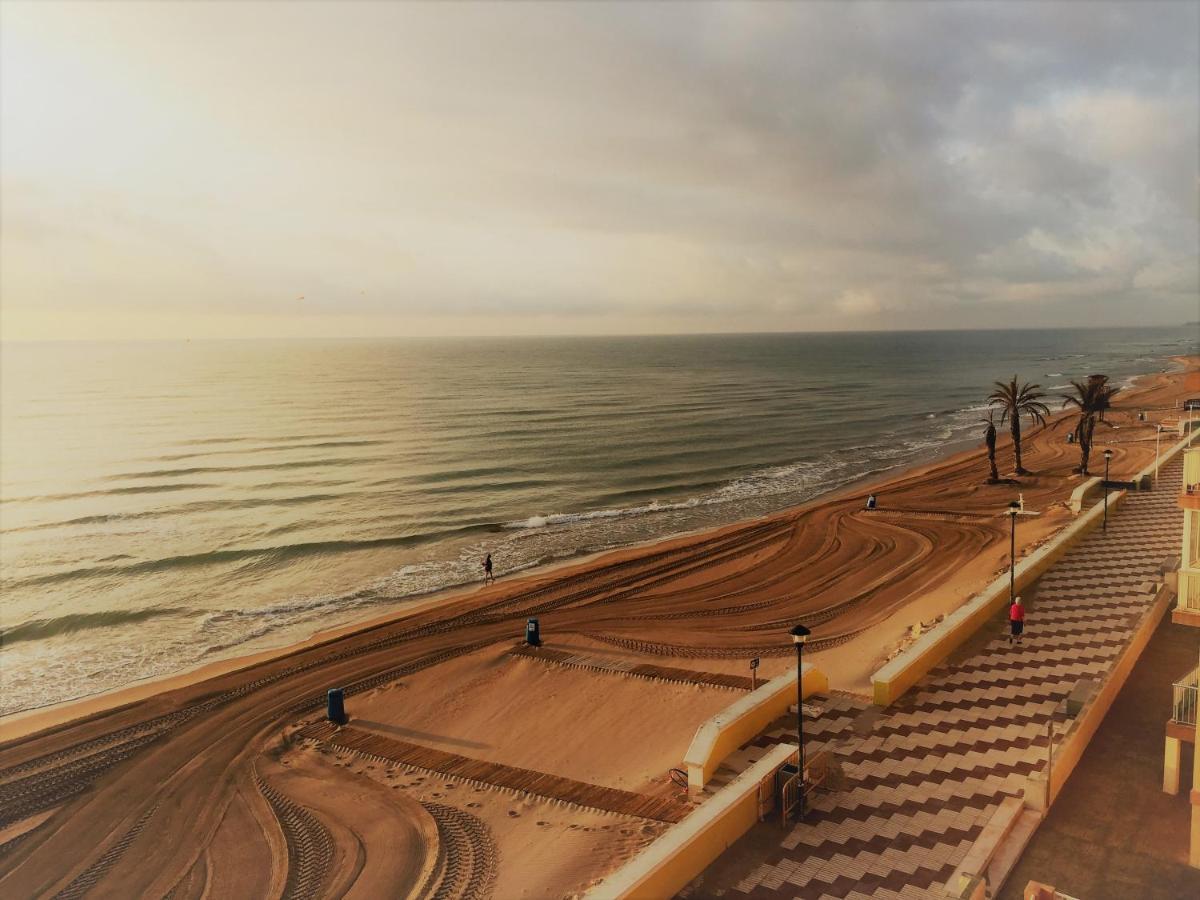 Beachfront Apartment With A Terrace Mareny Barraquetas Exterior photo