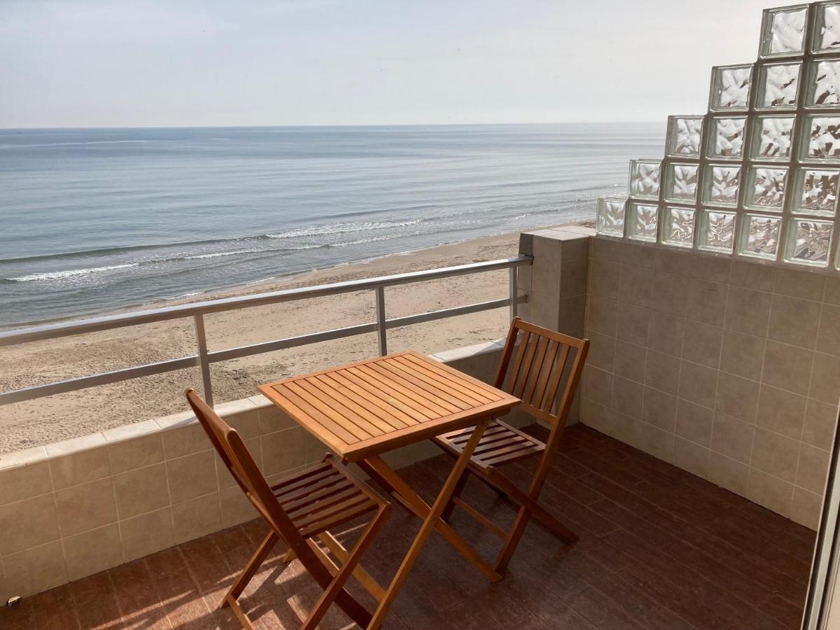 Beachfront Apartment With A Terrace Mareny Barraquetas Exterior photo