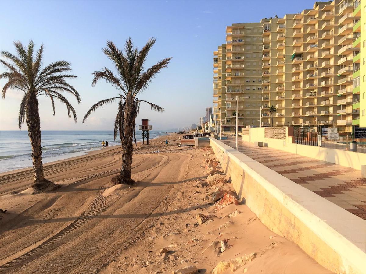 Beachfront Apartment With A Terrace Mareny Barraquetas Exterior photo